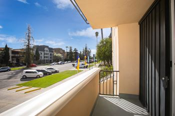 Patio/balcony*